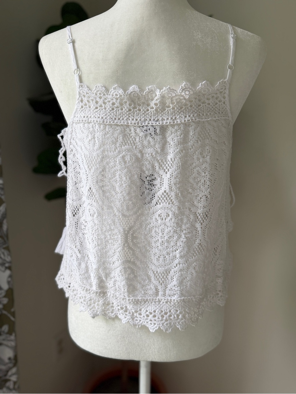 NWT aerie White Lace Camisole - Picture 2 of 6